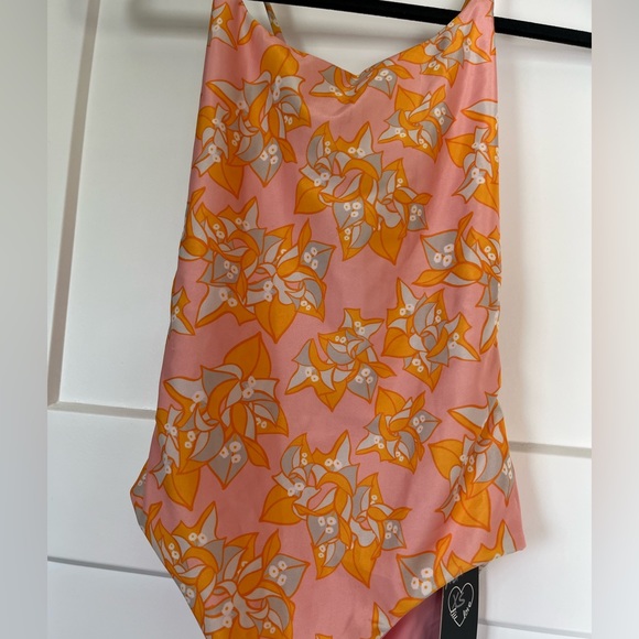 LiuLove Swimsuit - Picture 6 of 6